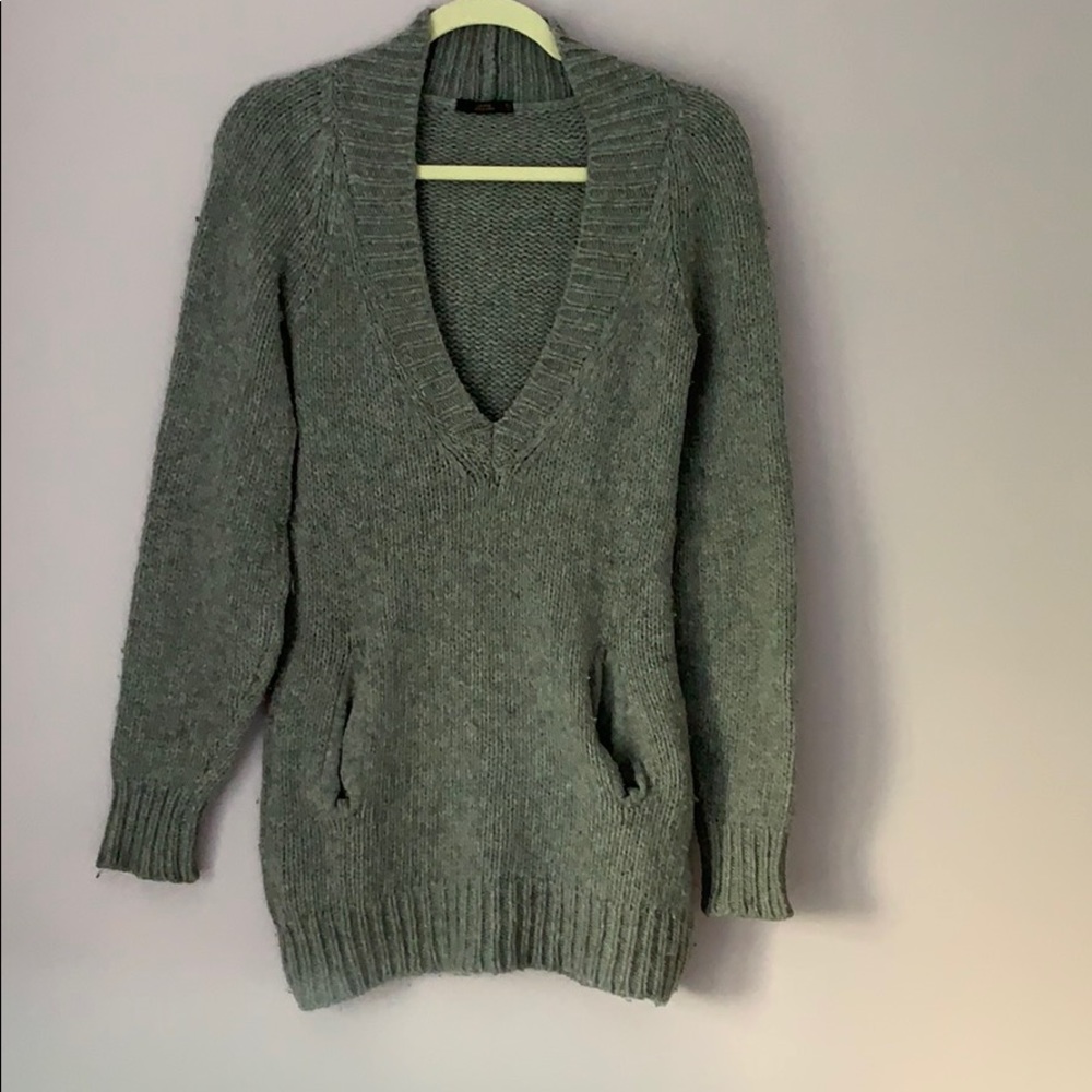 Grey long sweater with pockets